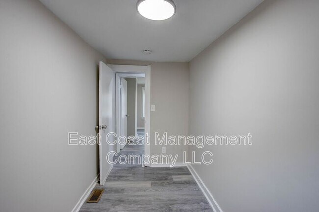 Building Photo - 124 S Carey St
