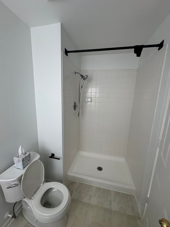 Master Bathroom - 350 Wethington Dr