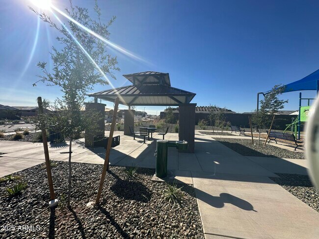 Building Photo - 15849 W Gray Fox Trl