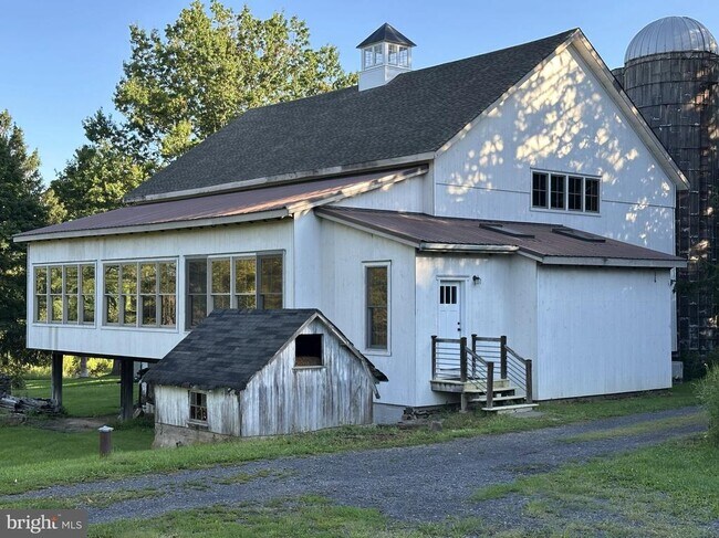 Building Photo - 4989 Valley Park Rd