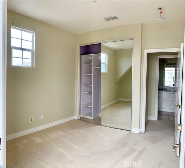 Building Photo - 281 Mesa Dr