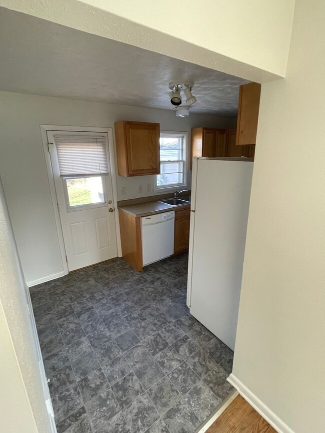 Building Photo - West Side 3 bedroom, 2 bathroom home for rent