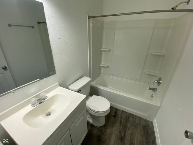 Building Photo - 621 N Oxford St