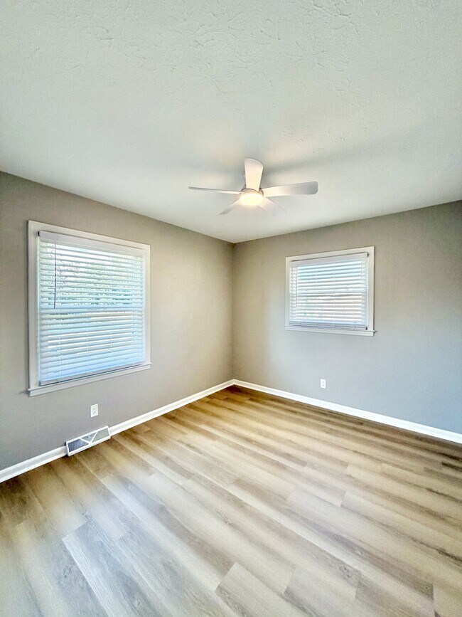 Building Photo - 520 Cricklewood Dr