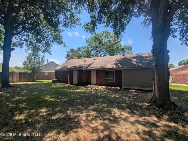 Building Photo - 904 Acorn Cove