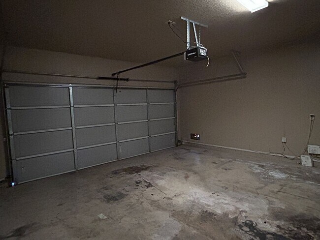 Building Photo - Beautiful Duplex Home In New Braunfels