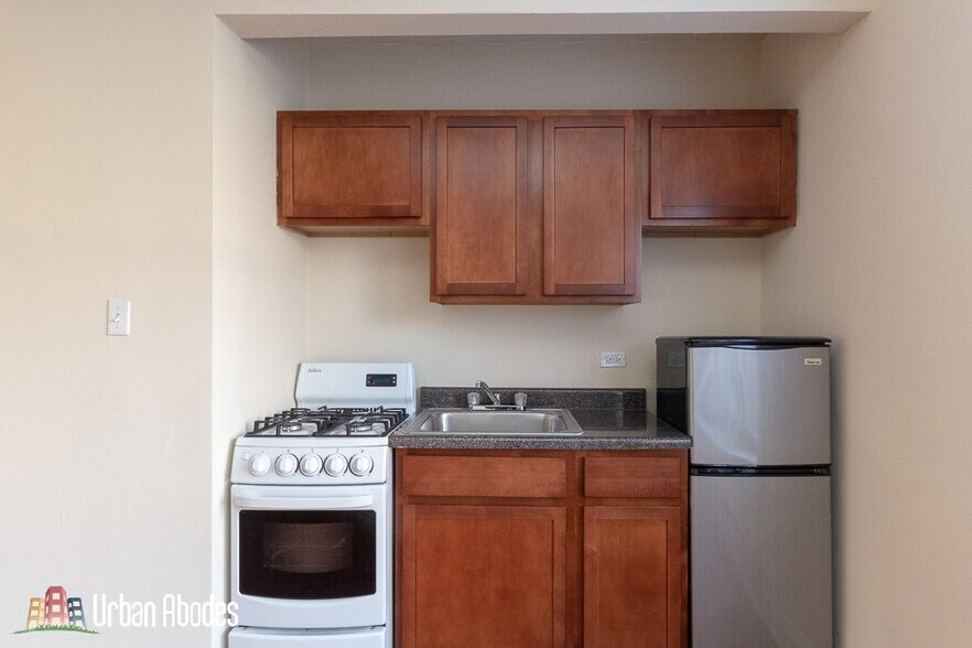 Building Photo - 4552 N Damen Ave