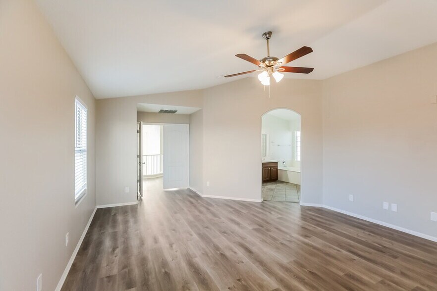 Building Photo - 28833 N Nobel Rd