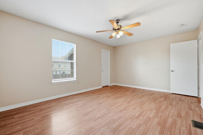 Building Photo - 1807 Whispering Oaks Ln