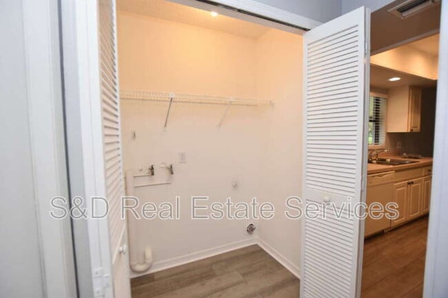 Building Photo - 6305 Christina Groves Cir E