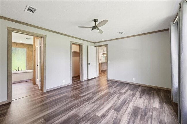 Building Photo - 13585 Mesa Dr