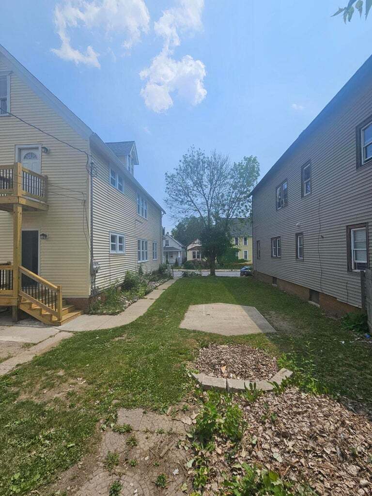 Building Photo - 2611 N Holton St