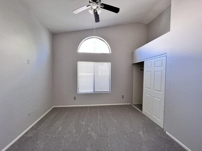 Building Photo - 6933 W Sack Dr