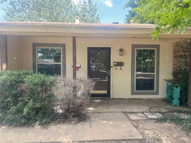 Building Photo - 5119 Parklane Dr