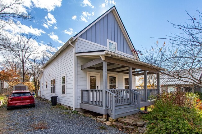 Building Photo - Fully Furnished