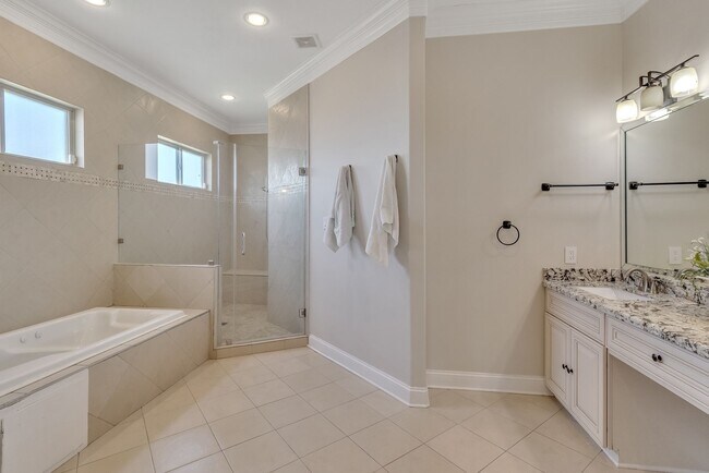 Building Photo - 615 29th St