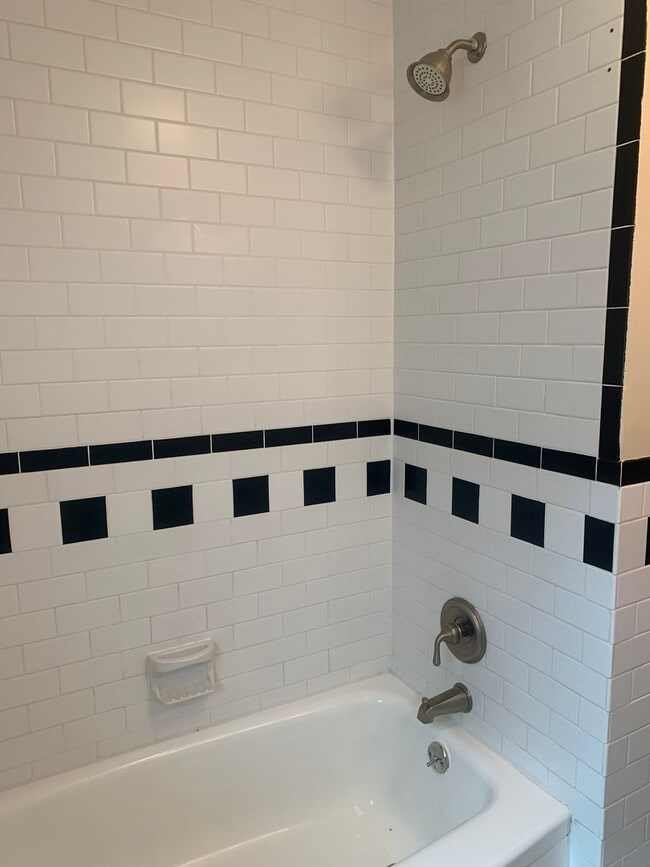 Building Photo - Gorgeous, Updated 3 Bedroom, 2 Bath Ranch ...