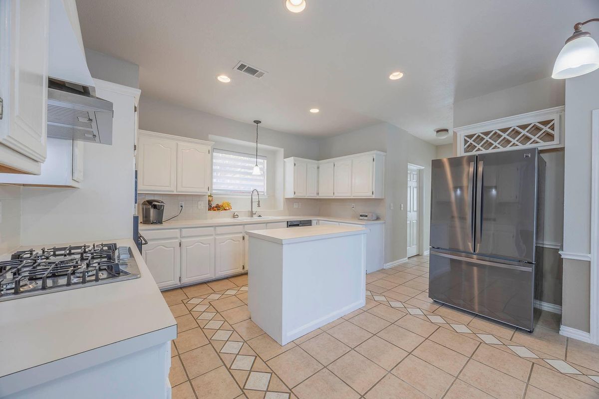 Building Photo - 2705 Trophy Dr