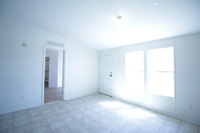 Building Photo - 3335 W Solano Dr