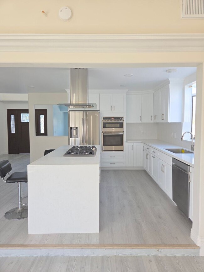 Building Photo - 4 Bedroom 2 baths remodeled home