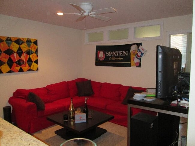 Building Photo - 318 St Paul St