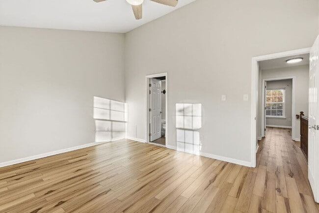 Building Photo - 335 Fullerton Pl