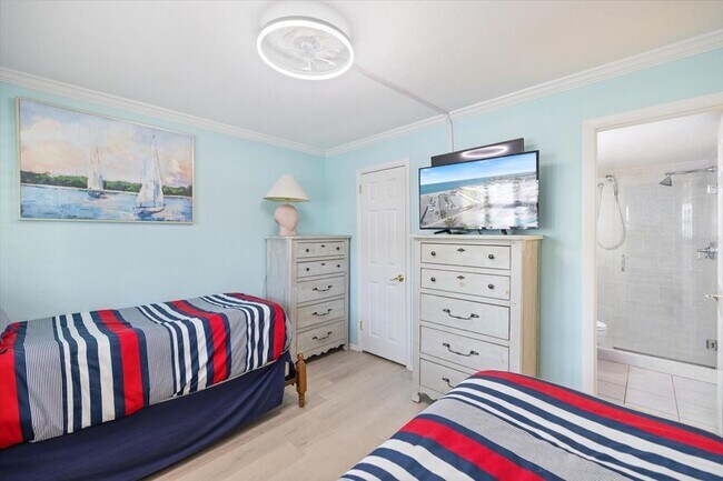 Building Photo - 1400 Tarpon Center Dr