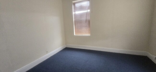 Building Photo - 1614 Summit Ave