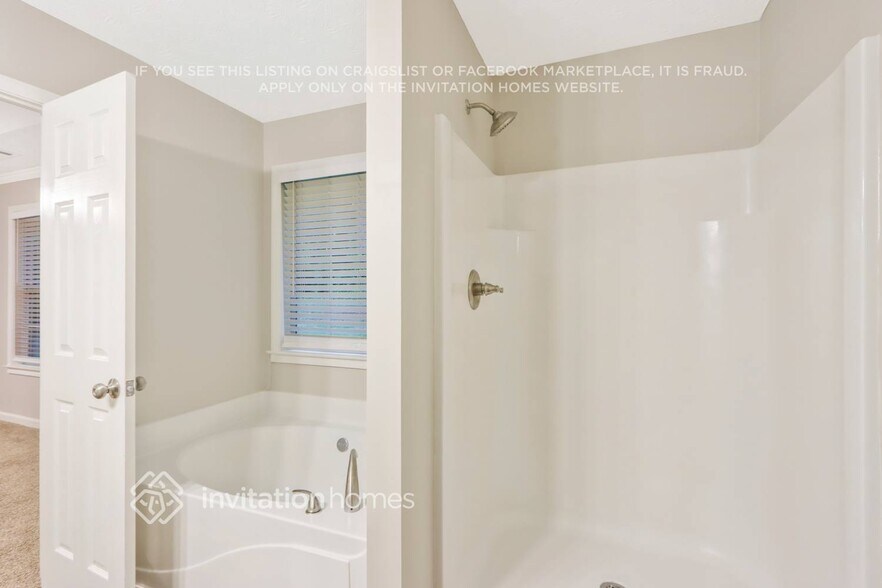 Building Photo - 415 Cambridge Way