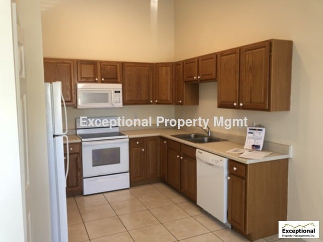 Building Photo - Available Beginning Of April!