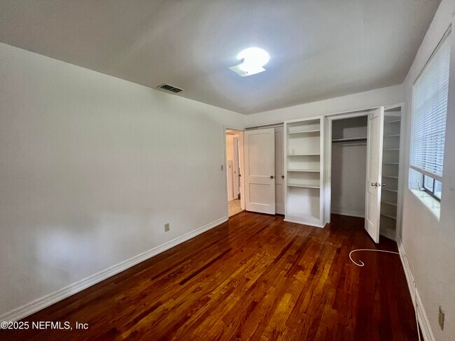 Building Photo - 3340 Sunnybrook Ave N