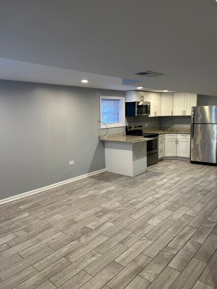 Building Photo - 3532 N Oriole Ave