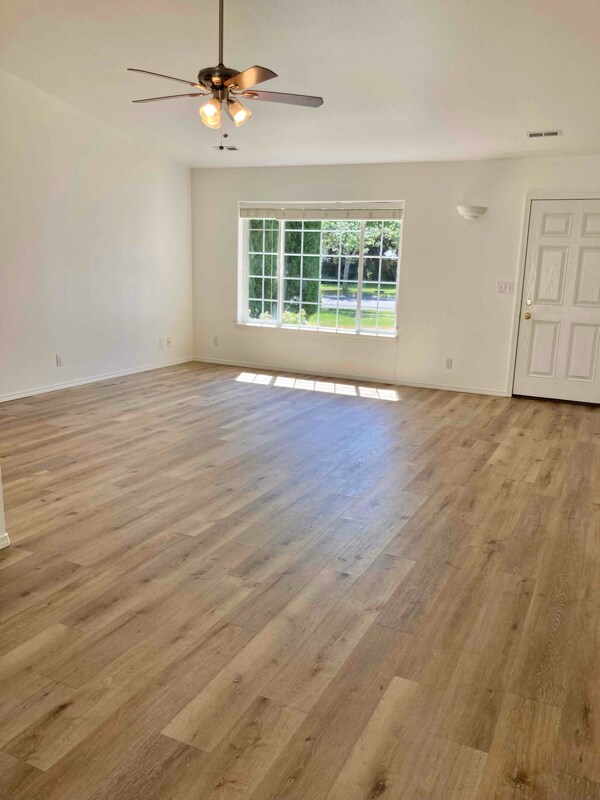 Building Photo - 2917 W Versailles Dr