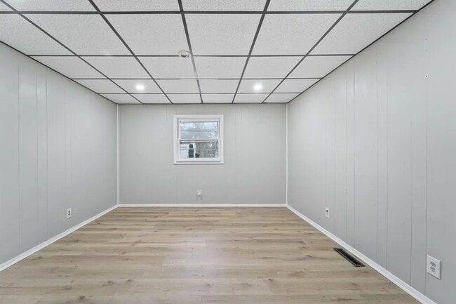 Building Photo - 13 Brookside Ave W