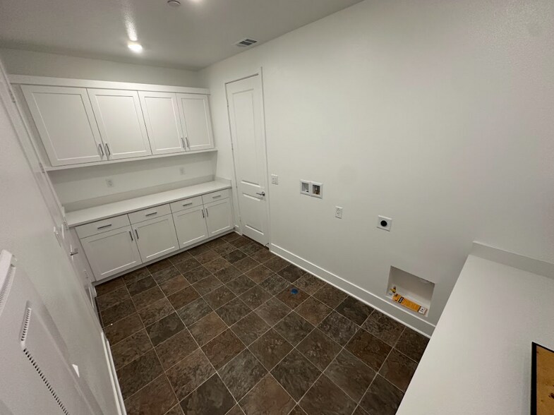 Building Photo - 24392 Calle La Roca