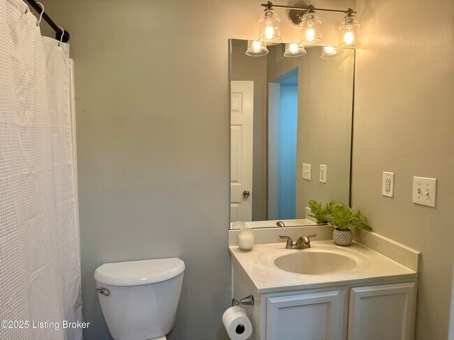 Building Photo - 219 Middletown Square