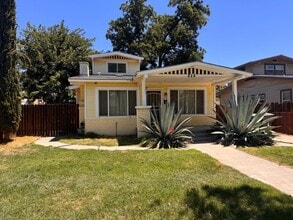 Building Photo - 824 N Farris Ave