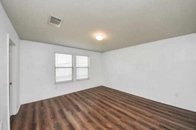 Building Photo - 2710 Lapwing Dr.