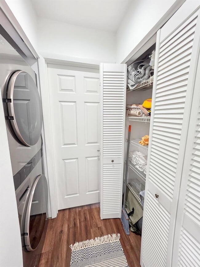 Building Photo - Northeast 15th Avenue, Fort Lauderdale, FL 33305 - 2 BR 1.5 BA townhouse