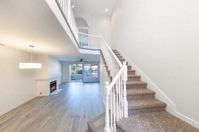 Building Photo - Spacious two-story Townhome