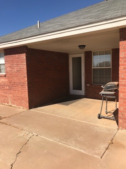 Building Photo - Comfortable & Convenient Living