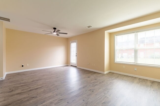 Building Photo - 3 Bed/2 Bath Townhouse in Douglasville!