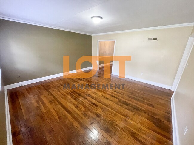 Building Photo - 600 University Rdg