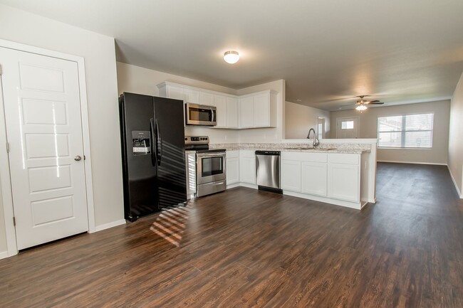 Building Photo - Band New 4 Bedroom Home in Lincoln!