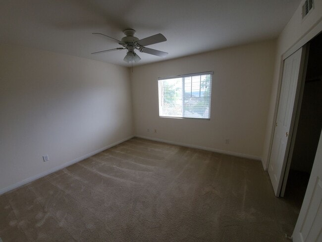 Building Photo - GORGEOUS Executive Home. OFFICE /LOFT/ GRE...