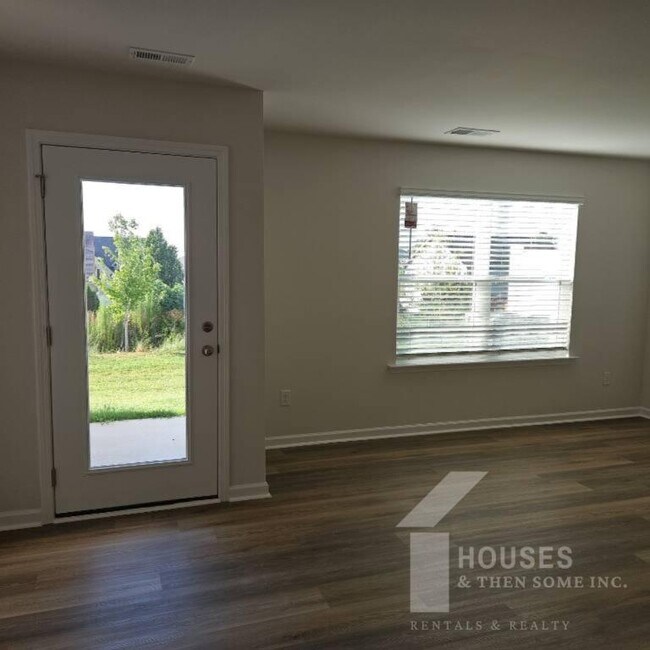 Building Photo - 770 Embark Cir