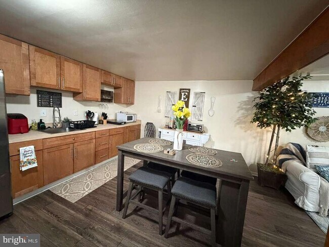 Building Photo - 233 Molden Dr