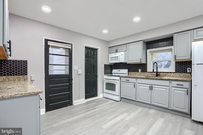 Building Photo - 3807 Fleetwood Ave