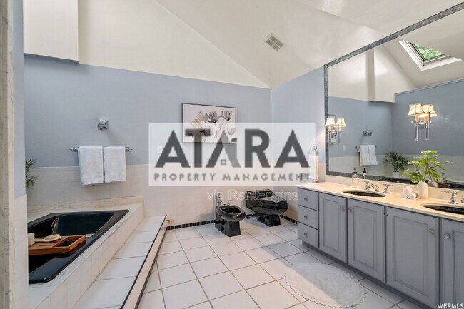 Building Photo - 1577 E Tomahawk Dr