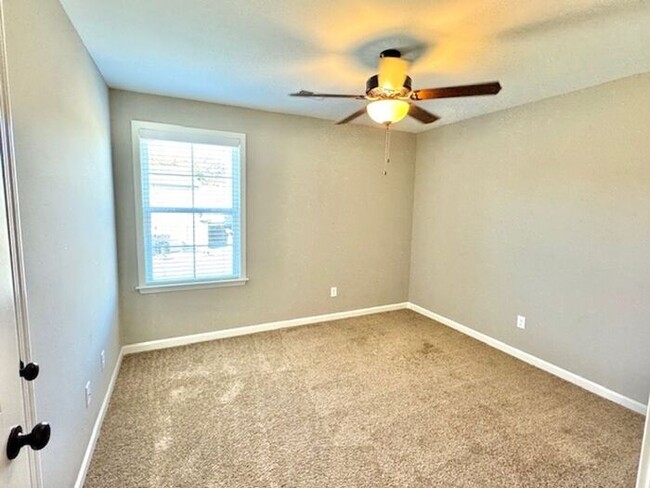 Building Photo - Move In Special! Half off of March Rent wi...